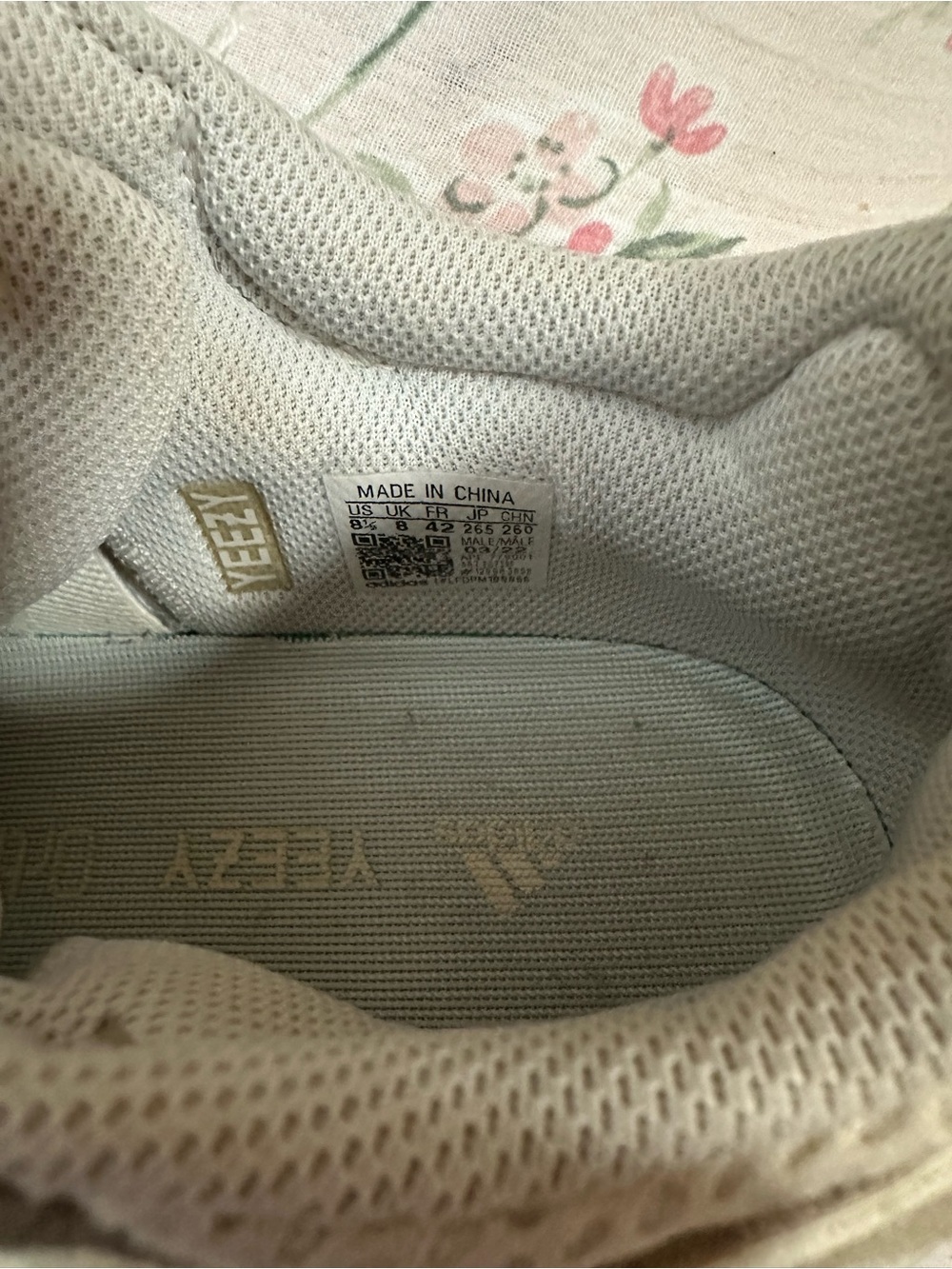 Yeezy 700 ‘Analog’ - Picture 4 of 5